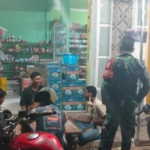 Kongkow Bareng Warga, Babinsa Kodim 1614/Dompu Jaga Keamanan Desa