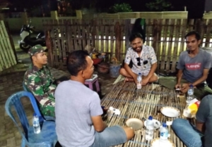 Babinsa Koramil Poto Tano Gelar Patroli Malam, Jaga Keamanan Wilayah