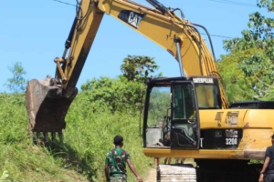 Percepat Akses Desa, Satgas TMMD ke-128 Kerjakan Jalan di Wewewa Selatan