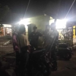 Babinsa Sekongkang Tingkatkan Keamanan Lingkungan Lewat Patroli Rutin