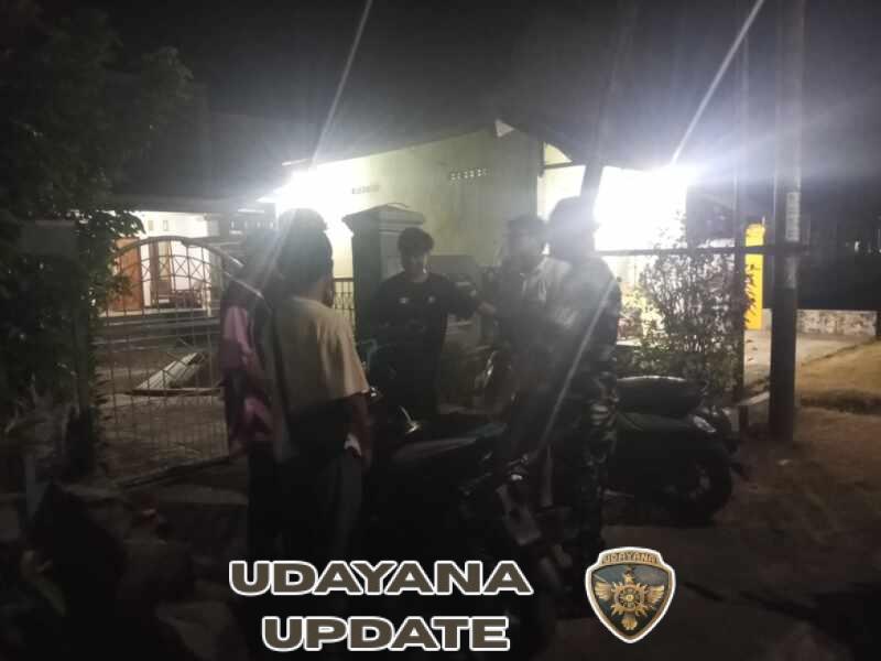 Babinsa Sekongkang Tingkatkan Keamanan Lingkungan Lewat Patroli Rutin