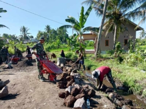 Tak Kenal Lelah, TMMD Ke-128 Kodim 1615/Lotim Fokus Selesaikan Jalan di Suralaga
