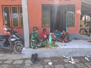 Babinsa Bangkat Monteh Gelar Komsos dan Patroli, Tingkatkan Keamanan Wilayah