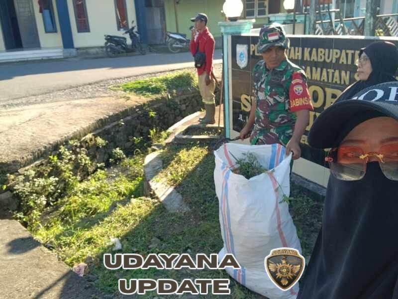 Babinsa Seteluk Rea Gotong Royong Sambut Tim Verifikasi Faktual Pusat