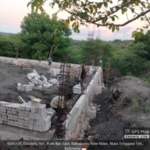 Babinsa Koptu Yoseph Gunawan Seran Pantau Pemasangan Batako dan Lembur di Desa Tualima