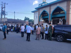 Danramil 1628-05/Jereweh Hadiri dan Amankan Pelepasan 21 Calon Jamaah Haji