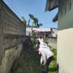 Wujud Kepedulian Lingkungan, Koramil 1614-01/Dompu Gelar Gotong Royong di Kantor Desa Mbawi