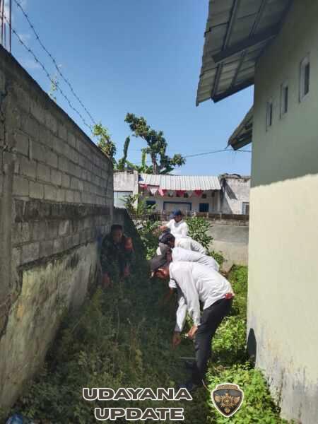Wujud Kepedulian Lingkungan, Koramil 1614-01/Dompu Gelar Gotong Royong di Kantor Desa Mbawi