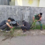 Babinsa Menala Tingkatkan Kepedulian Lingkungan Melalui Gotong Royong Jumat Bersih