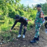 Ciptakan Lingkungan Bersih, Koramil 1628-01/Taliwang Gelar Jumat Bersih Bersama Warga