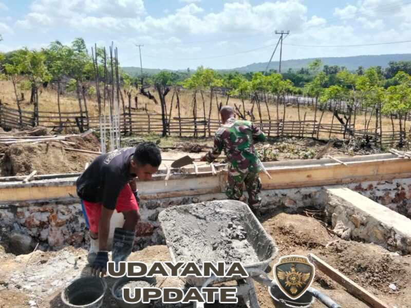 Sertu Jasinto Meco Awasi Pekerjaan Sloof Bawah KDKMP di Desa Fatelilo
