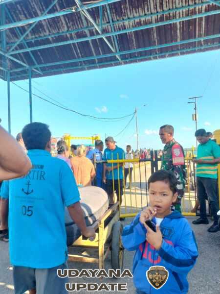 Babinsa Pantau Keberangkatan Kapal Garda Maritim 3 di Pelabuhan Pantai Baru
