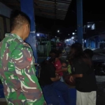 Lewat Pendekatan Persuasif, Babinsa Potu Ajak Remaja Pulang Lebih Awal