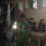 Babinsa Koramil 1614-03/Hu’u Ajak Pemuda Dusun Wawo Peduli Keamanan Lingkungan