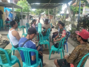 Babinsa Sertu Sayuti Tingkatkan Kepedulian Warga Lewat Kegiatan Komsos di Sumbawa Barat