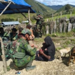 Wujud Bakti di Garis Depan: Satgas Pamtas RI-PNG Mobile Yonif 742/SWY Tebarkan Senyum Sehat di Wunabunggu