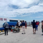Piket Koramil 1627-01/Ba’a Pantau Kedatangan Kapal Express Bahari 8E