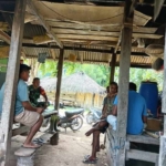 Babinsa Koramil 03/Pahunga Lodu Melaksanakan Komsos Dengan Masyarakat di Desa Hadakamali