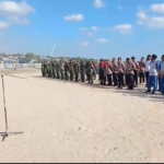 Kodim Kupang Bersama Warga Bersihkan Pantai Namosain Serentak