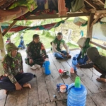 Komsos Humanis Babinsa Moyo Hilir, Pererat Silaturahmi dan Tingkatkan Kewaspadaan Warga