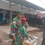 Personel Koramil Mollo Utara Tertibkan Aktivitas Pasar Kapan, Warga Diimbau Utamakan Keselamatan