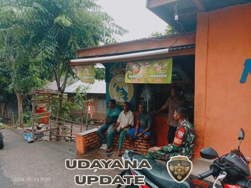 Babinsa Koramil Omesuri Monitoring Wilayah dan Jalin Kedekatan Bersama Warga Koahua