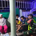‎Kebersamaan di Malam Hari, TNI dan Warga Jaga Lingkungan Tetap Kondusif